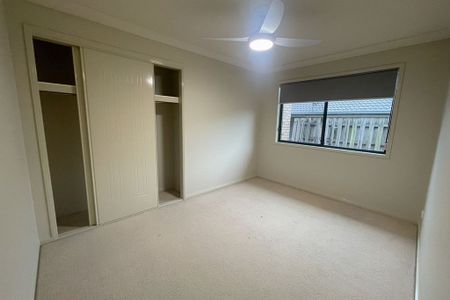 Stones throw to Coomera River - Photo 4