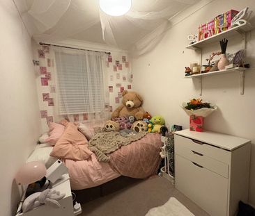 Room in a Shared House, Balmoral Close, SW15 - Photo 4