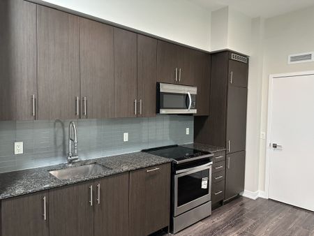 For Lease - 4055 Parkside Village Drive Unit# 512, Mississauga, Ontario - Photo 2