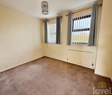 3 bedroom Semi-detached house To Let - Photo 2