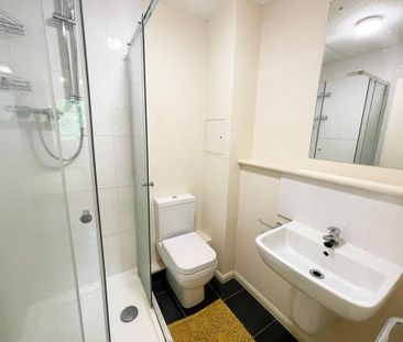 1 bedroom in a house share to rent - Photo 5