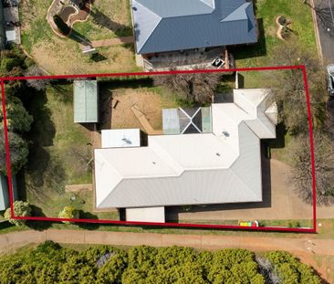 Easy Living in a Well Equipped Home - Photo 6