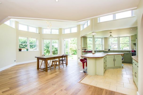 5 bedroom detached house to rent - Photo 1