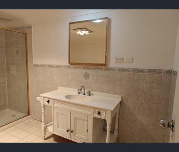 Four Bedroom Renovated House With Backyard in North Parramatta - Photo 4