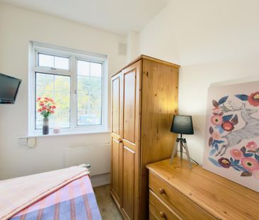 1 bedroom in a flat share to rent - Photo 6