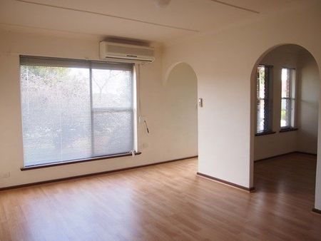 Spacious 2-Bedroom Homette in a Quiet Cul-de-Sac! - Photo 3