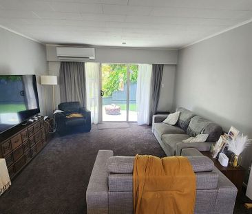 Stylish, renovated 2-bed unit - walk to the beach! - Photo 4