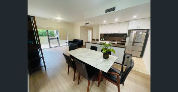 Two Bedroom apartment for rent Easy access to Station - Photo 1