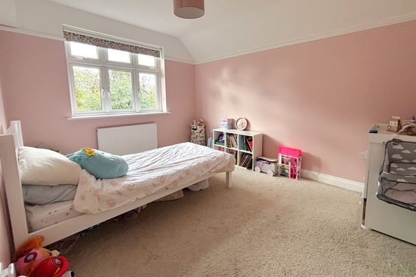 Horsell Rise, Woking - 4 bedrooms Property for lettings - Seymours - Photo 1