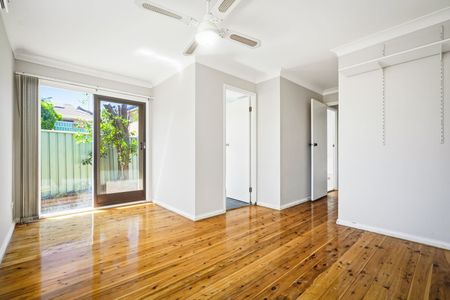 Spacious 5-Bedroom Family Haven in a Peaceful, Convenient Location - Photo 5