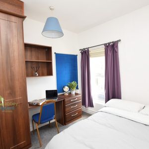 Room 1 - Photo 2