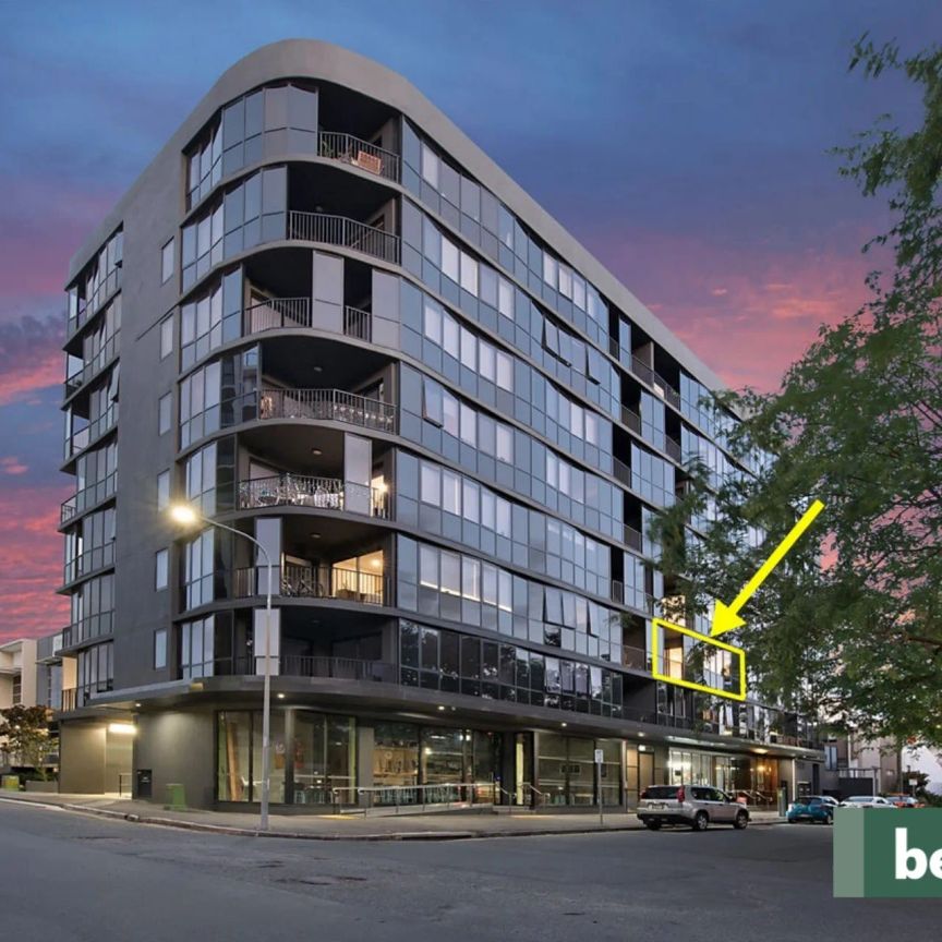 Fully Furnished Modern One-Bedroom Apartment in the Heart of West End - Photo 1