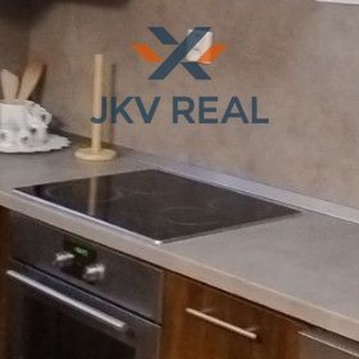 Nádherný veľký dvojizbový s balkónom - Photo 1