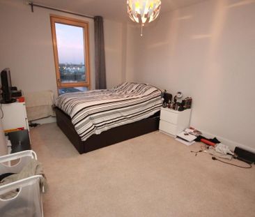 3 Bed Flat, Salcombe Court, E14 - Photo 4