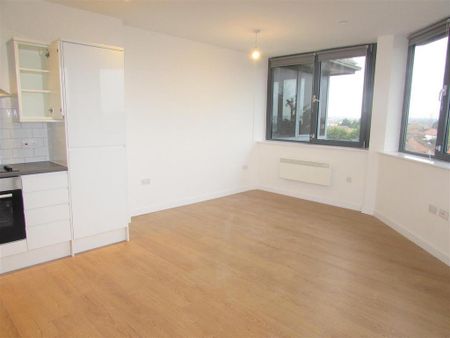 Studio to rent - Photo 2