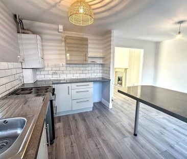 3 bedroom semi-detached house to rent - Photo 5