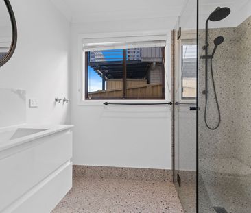 Lake View Retreat with Self‑Contained Studio - Photo 5