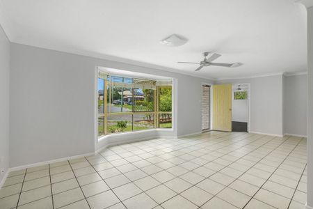 TIDY LOW SET HOME, SIDE ACCESS, SHED IN POPULAR CLINTON! - Photo 3