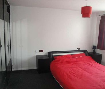 Okehampton Square, Romford, RM3 - Photo 6