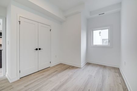 For Lease - 3039 Dundas Street Unit# 8, Toronto, Ontario - Photo 2