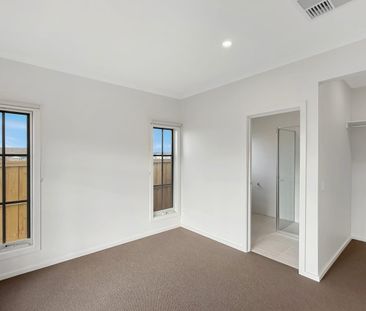 🏡 Brand New 4-Bedroom House in Eynesbury - $365 per week - Photo 2