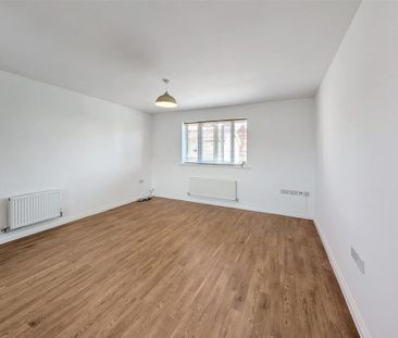 2 bedroom maisonette to rent - Photo 2