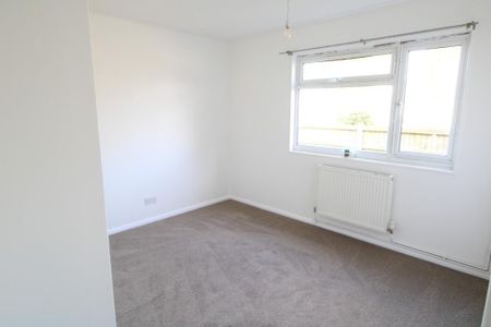 3 bedroom detached bungalow to rent - Photo 3