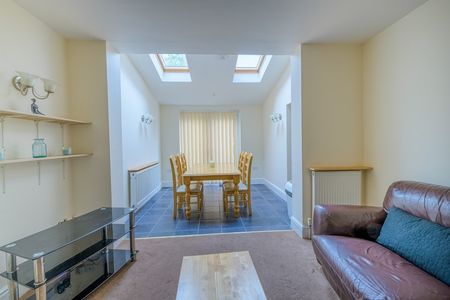 4 Bed Semi-Detached House, Finchley Road, M14 - Photo 4