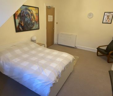 4 bedroom terraced house to rent - Photo 3