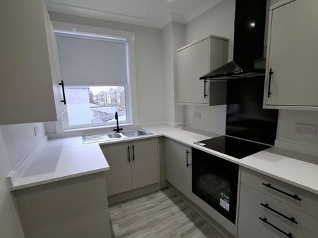 Flat to rent on - Photo 5