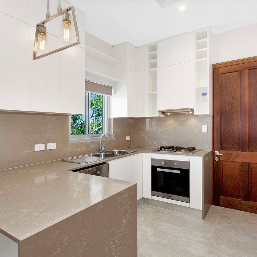 Luxurious villa in Peaceful Location - Enter via Boronia Lane ONLY - Photo 1