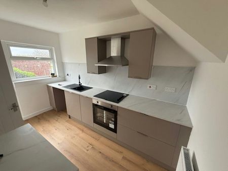 Terraced House to rent on - Photo 3
