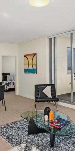 MODERN AND SPACIOUS TWO-BEDROOM APARTMENT IN A PRIME LOCATION - Photo 1
