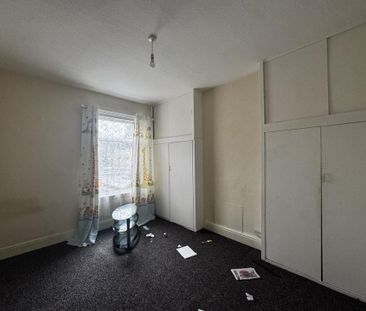 2 bedroom maisonette to rent - Photo 4