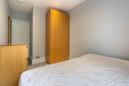 6 bed terraced house to rent in Roxburgh Place, Newcastle Upon Tyne, NE6 - Photo 4