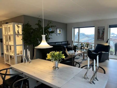 Lækker møbleret lejlighed med stor solrig altan | Hillerød - Foto 2