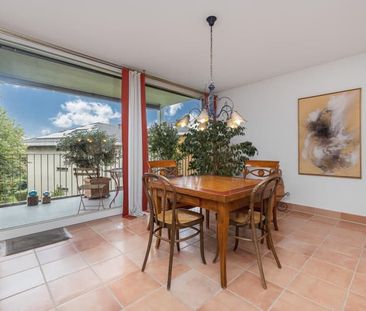 Helle 4.5-Zimmer-Wohnung mit Balkon und Kamin in Uster - Foto 2