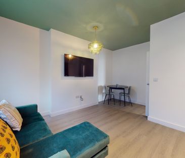 65 Forest Road Flat 4 - Photo 1