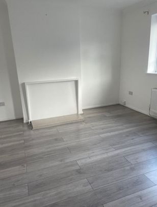 2 Bed Flat, Suffolk Road, IG3 - Photo 1