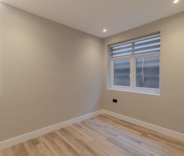 Stunning Recently Converted Ground Floor Maisonette with Smart Home... - Photo 3