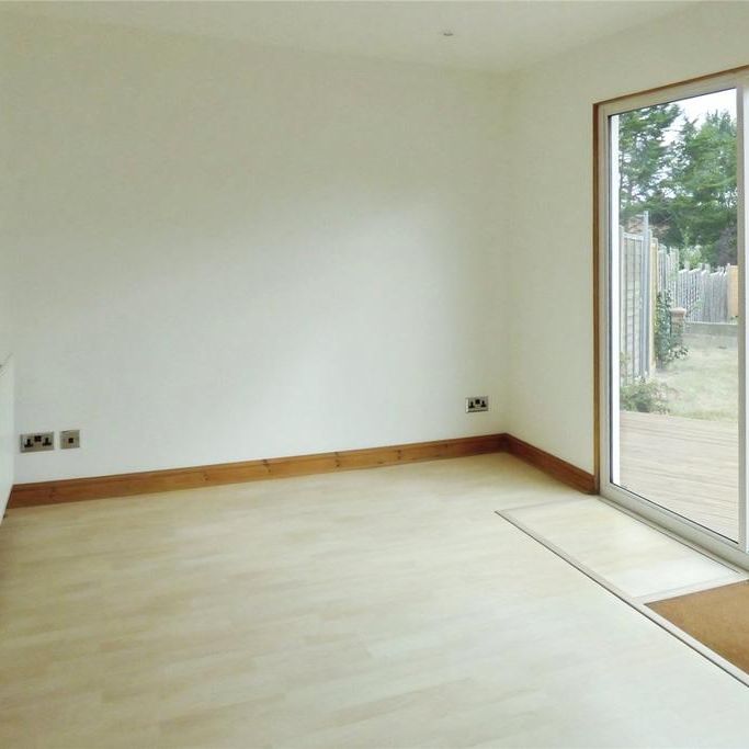 4 bedroom semi-detached house to rent - Photo 1