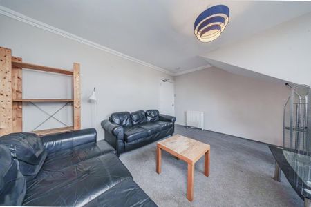 4 bedroom flat to rent - Photo 3
