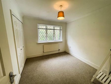 4 bedroom detached house to rent - Photo 3