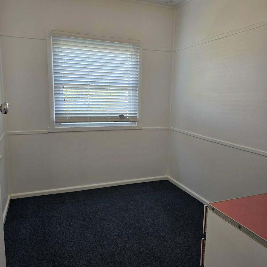 Conveniently Located 2-Bedroom Flat in a Small Block of 4 - Photo 1