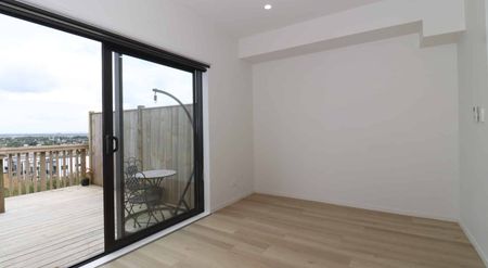 Modern 3-Bedroom Townhouse in Papakura - Photo 3