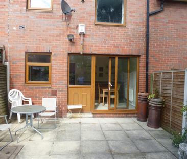 Eltham Rise, Leeds - Photo 2