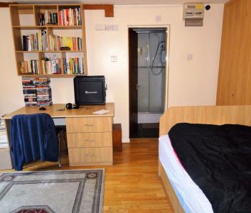 1 bedroom Studio in Flat 19, Leeds - Photo 6