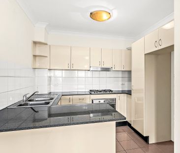 Large 2 Bedroom Apartment In Central Caringbah Location - Photo 1