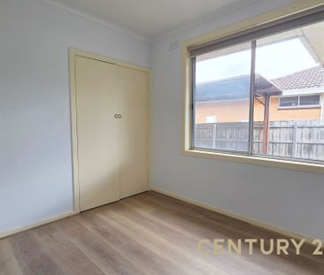 Charming Home in Dandenong North - Photo 5