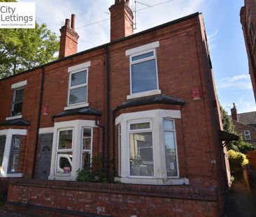 4 Bedroom End Terraced House - Photo 1